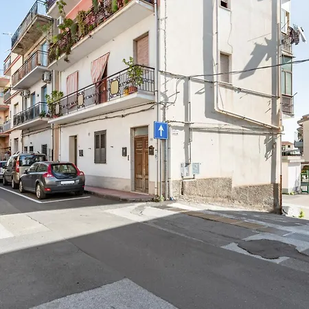 Apartamento Guesthost - La Casa Di Tobia & Little Paradise Giardini Naxos